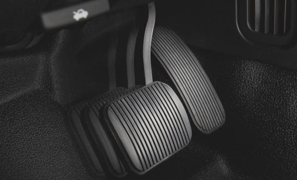 Tecnología de Sistema de Distribución de Frenado EBD en Ford Transit Pasajeros 2022