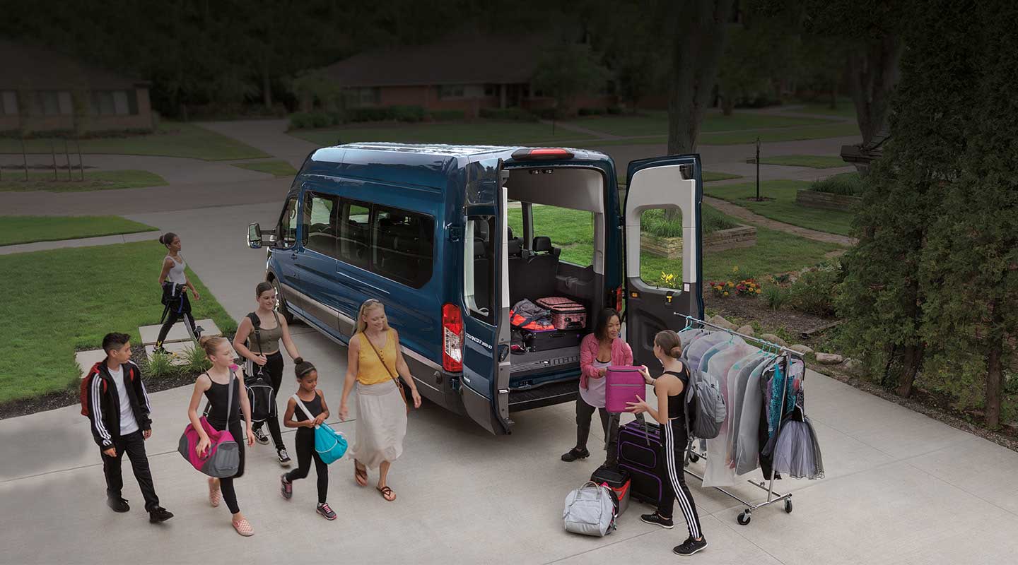 Ford Transit Pasajeros 2023 Van Comercial de Transporte con Capacidad ideal para viajes