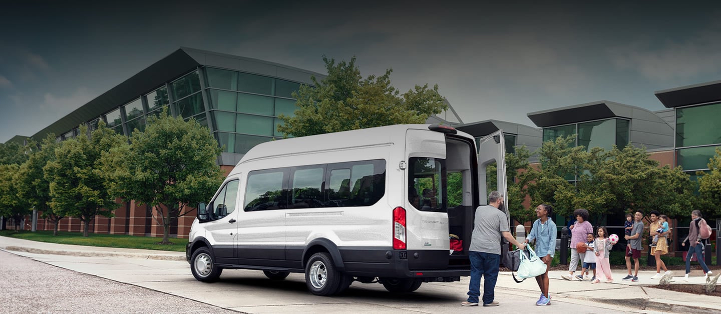 Ford Transit Pasajeros 2025, Vehículo de Transporte de Personal y Turismo hasta para 18 ocupantes