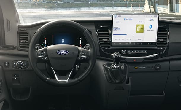 Tecnología de Conectividad y Gran Pantalla equipada en Ford Transit Pasajeros 2025