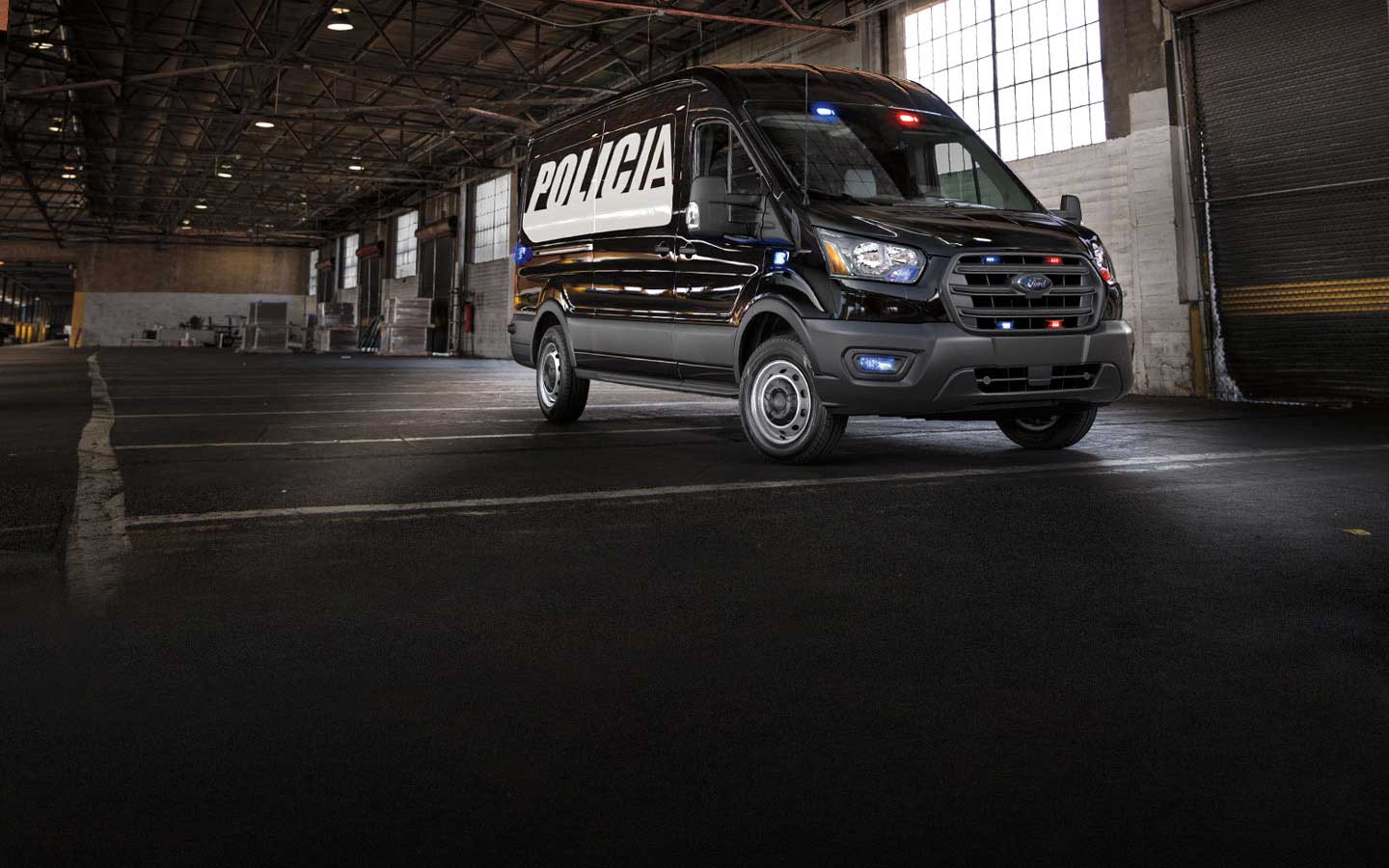 Modifica tu Ford Transit Van 2021 con los Accesorios y Conversiones disponibles