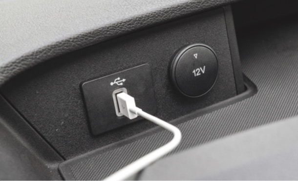 Ford Transit Van 2023, Vehículo de Trabajo con Tomas de Corriente y USB tipo A