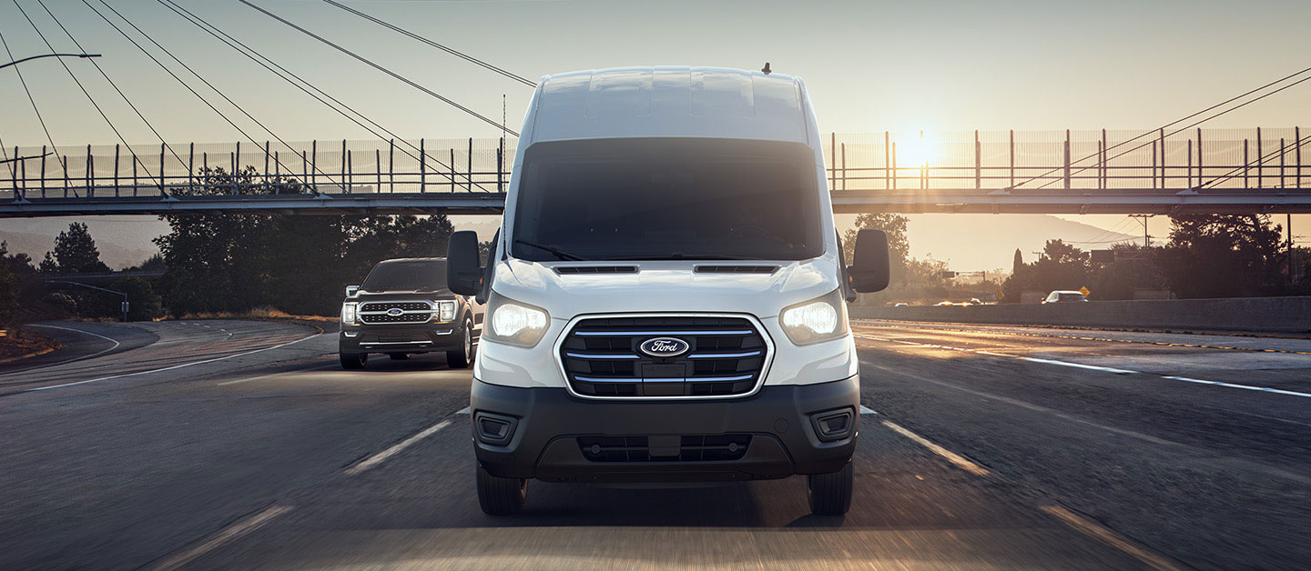 Conoce Características, Equipamiento y Capacidades de Ford E-Transit 2023, Van Eléctrica de Trabajo