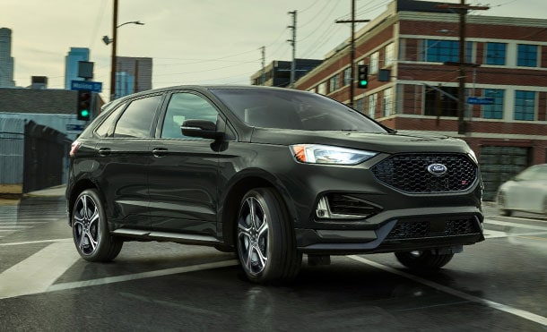 La SUV deportiva Ford Edge ST 2020 está disponible en un imponente color negro obsidiana