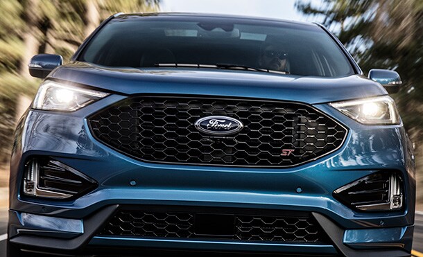 Parrilla de Aluminio Negro en Diseño Deportivo de la Camioneta SUV Ford Edge ST 2021