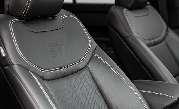 La SUV deportiva Ford Explorer ST 2020 cuenta con asientos multi-contour con función de masaje