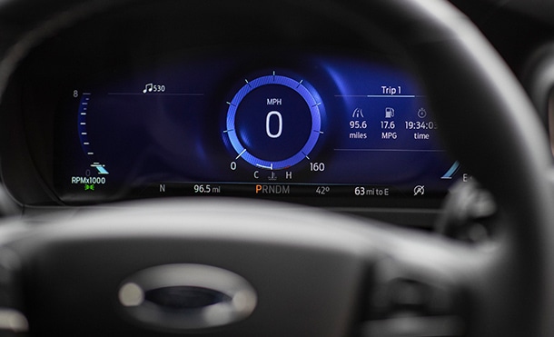 La SUV deportiva Ford Explorer ST 2020 cuenta con un espectacular panel de instrumentos digital