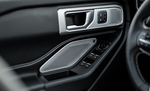 La SUV deportiva Ford Explorer ST 2020 cuenta con un espectacular panel de instrumentos digital