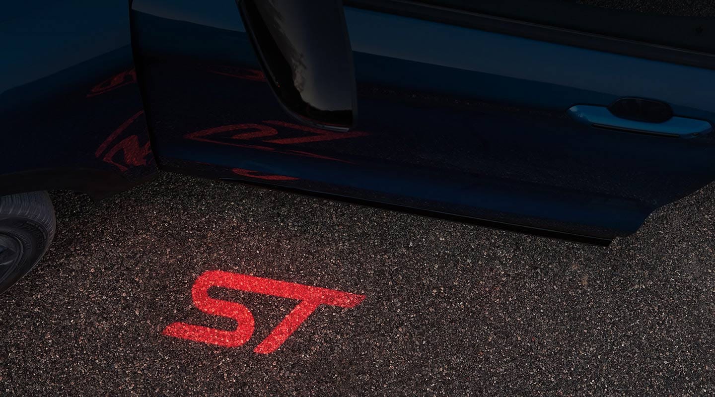 Lujo y Deportividad en la Camioneta SUV Ford Explorer 2023 con Tapete Luminoso Performance