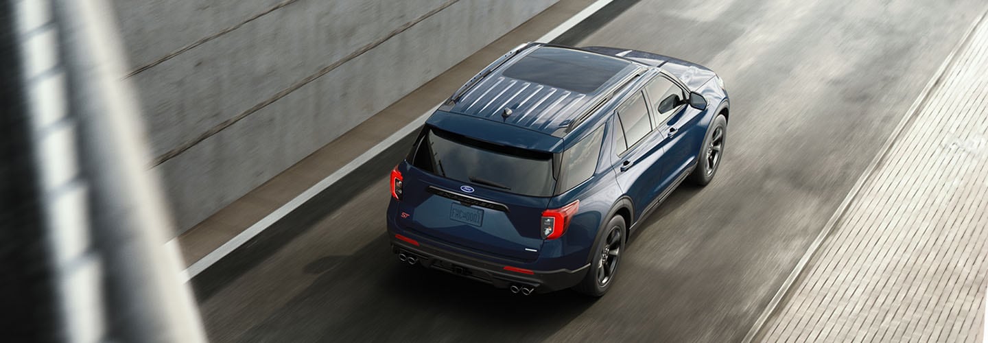 Proyección de logo Sport Technologies equipado en la Camioneta SUV Ford Explorer ST 2024