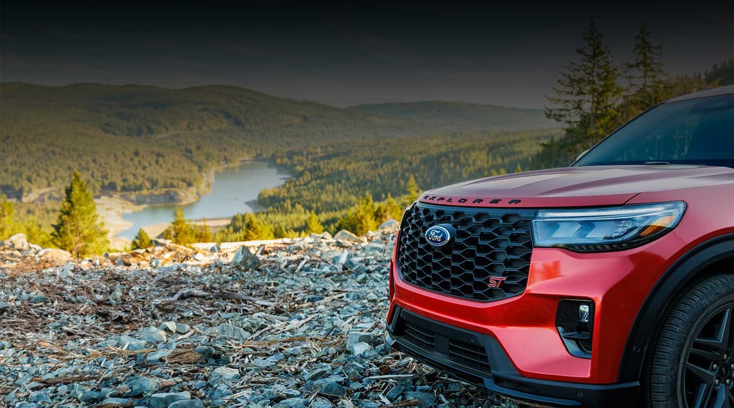 Ford Explorer ST 2025, Camioneta SUV Deportiva de 3 filas con renovado diseño exterior