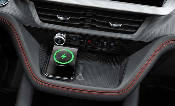 La SUV Deportiva de 3 filas Ford Explorer ST 2025 incluye Cargador Inalámbrico para Smartphone