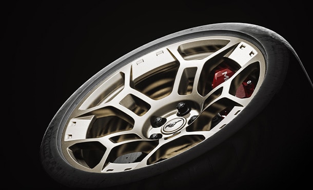 Rines de Magnesio o Aluminio Forjado en Auto Deportivo  Ford Mustang GTD, llantas de 345mm