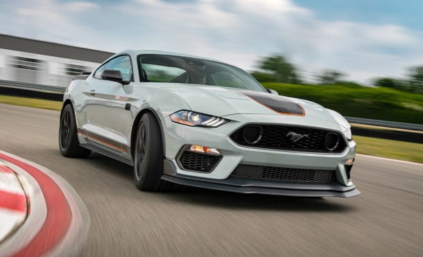 Deportividad de Auto Mustang Mach 1 Fighter Jet 2022 con Tecnología Semiautónoma Ford Copilot360