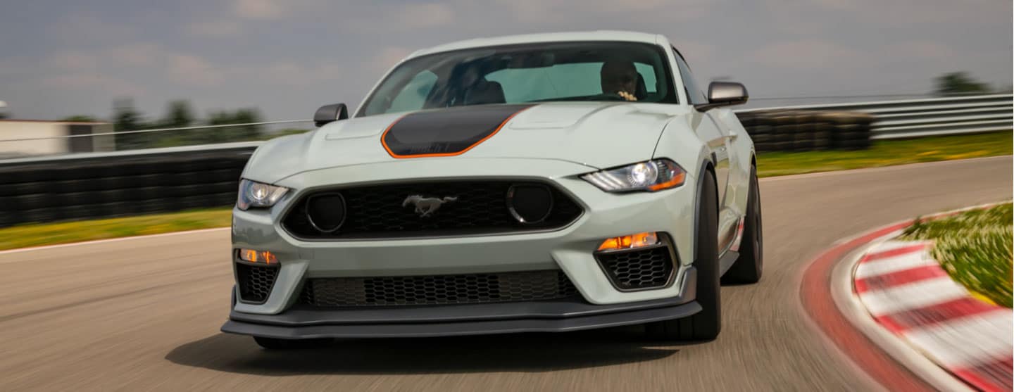 Auto Deportivo Ford Mustang Mach 1 Fighter Jet 2022 con Diseño en Color Gris