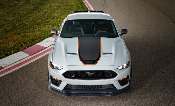 Líneas deportivas en Ford Mustang Mach 1 Fighter Jet 2022 con Kit de Apariencia Edicion Especial