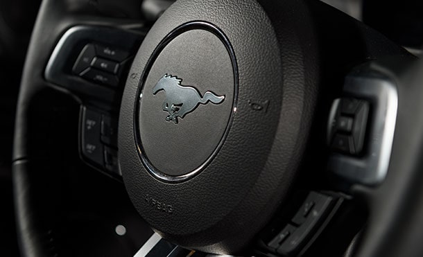 Seguridad en la Conducción con Sistema de Preservación de Carril de Ford Mustang Mach 1 2021