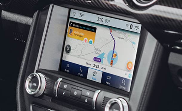 Controla sistemas de comunicación y entretenimiento con comandos de voz en Ford Mustang Mach 1 2021
