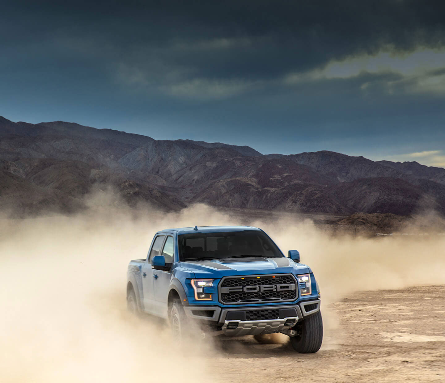 La camioneta pick up Ford Raptor 2020 cuenta con control de crucero todo terreno