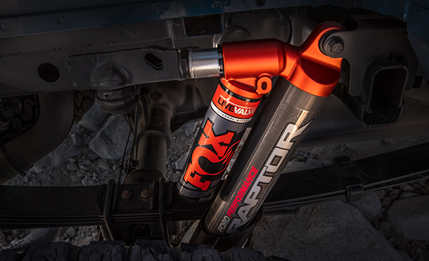 La Camioneta Ford Raptor 2020 está equipada con Amortiguadores de Alto Desempeño Fox Racing Shox