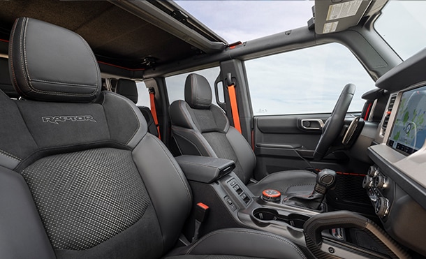 Ford Bronco Raptor Code Orange con Asientos de Piel color Negro Ónix con detalles Code Orange