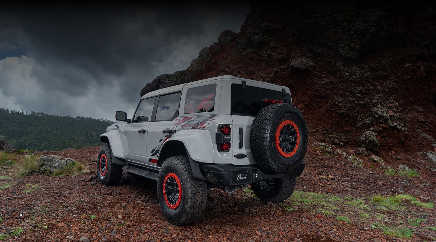Ford Bronco Raptor 2025 SUV 4x4 con rines de 17 pulgadas beadlock y llantas all terrain