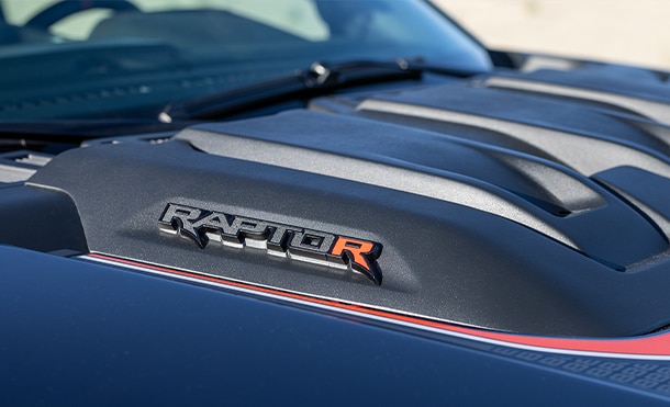 Nuevo Diseño de cofre y Parrilla de Camioneta Pickup Off-Road Ford Lobo Raptor R 2023