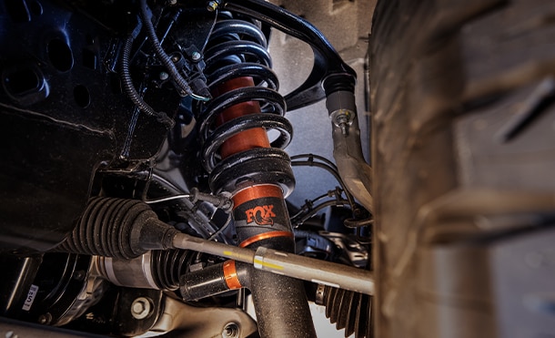 Ford Lobo Raptor 2023, equipada con Amortiguadores de Alto Desempeño Fox Racing Shox