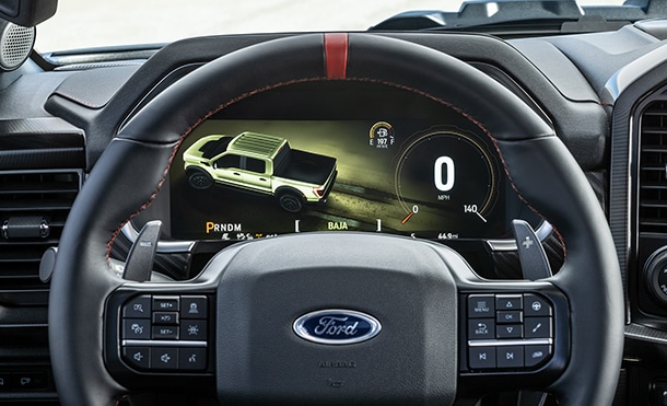 Panel de instrumentos digital con pantalla de 12 pulgadas equipado en Ford Lobo Raptor R 2023