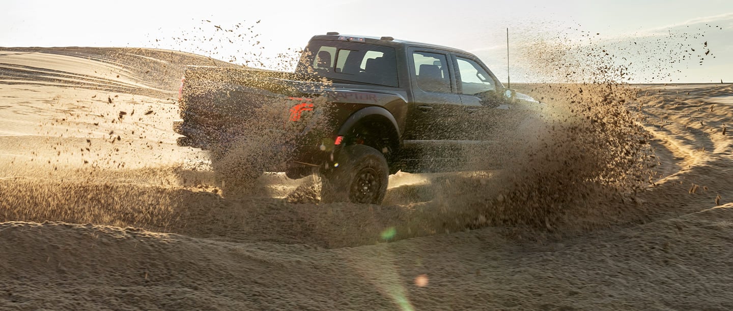 Conoce el equipamiento de la Potente Pickup 4x4 de Alto Rendimiento Ford Lobo Raptor 2024