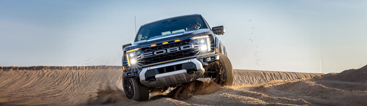 Capacidades de Versiones de Camioneta Pickup 4x4 Ford Lobo Raptor 2024