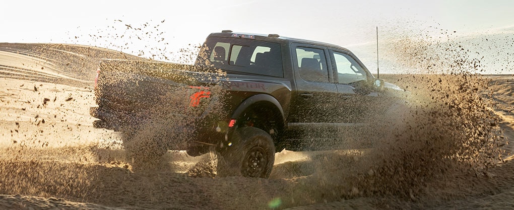 Capacidades de Versiones de Camioneta Pickup 4x4 Ford Lobo Raptor 2025