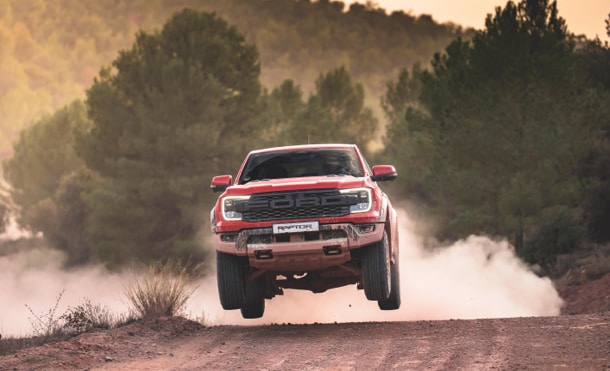 Conducción Deportiva con Ford Ranger Raptor 2023 Pickup con Asistencias Todoterreno