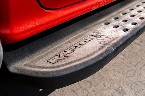 Exclusivos logos distintivos de la Familia Raptor en Pickup Todoterreno Ford Ranger Raptor 2026