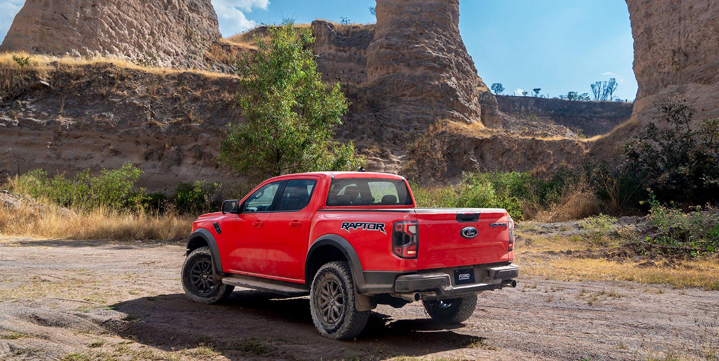 Ford Ranger Raptor 2026 ofrece la deportividad y capacidad 4x4 característica de la Familia Raptor