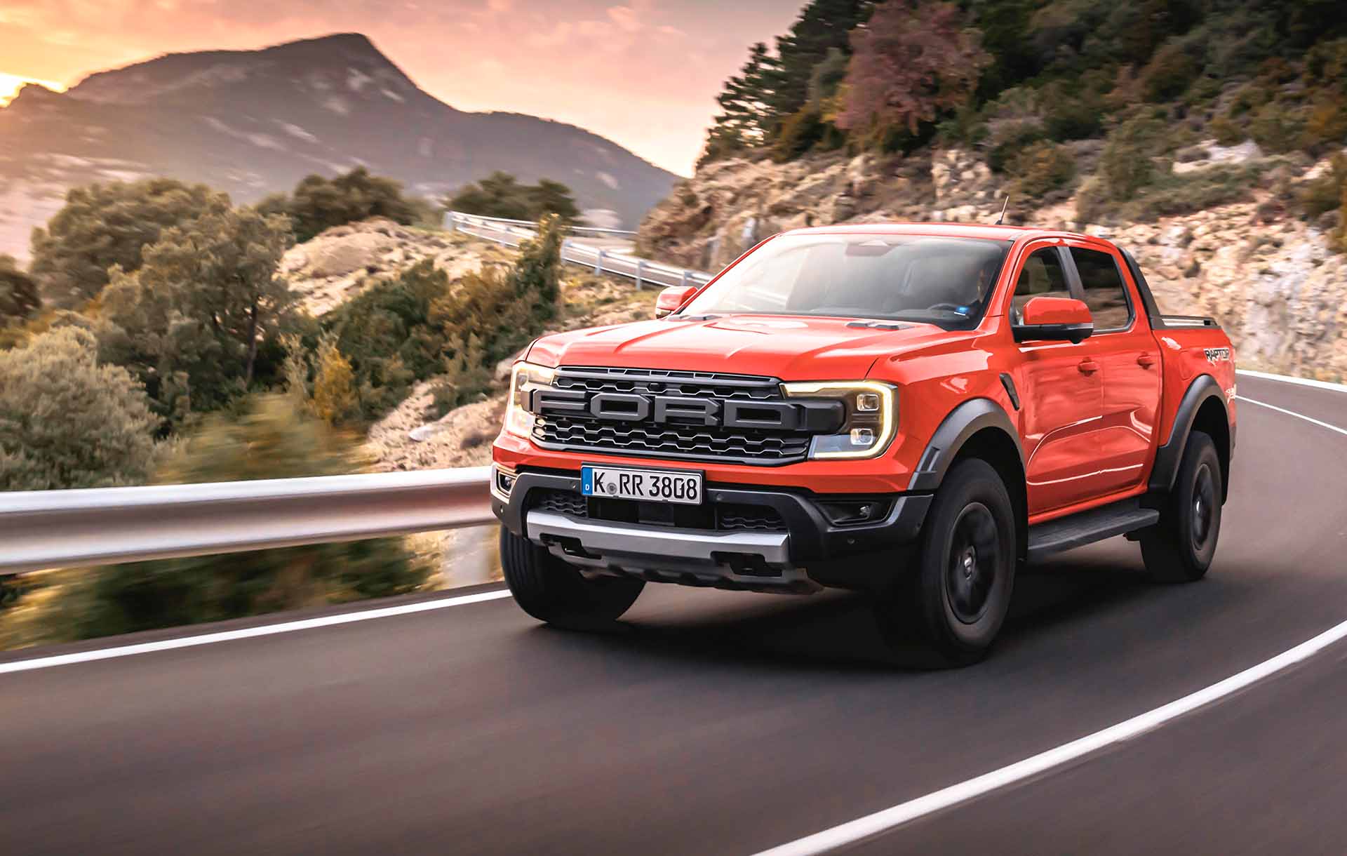 Descubre el Nuevo Color Gris Oscuro de Fascia y Salpicaderas en Ford Ranger Raptor 2027