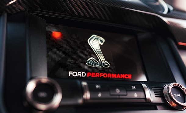Descubre la versátil pantalla táctil de Ford Mustang Shelby Cobra GT500 2020