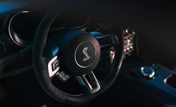 Volante Deportivo Forrado en Piel con Emblema de Cobra de Ford Mustang Shelby GT500 2021