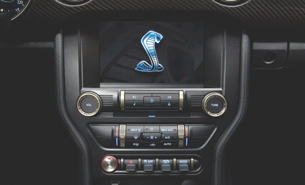 Pantalla táctil de Ford Mustang Shelby GT500 2022 con SYNC3 compatible con iOS y Android