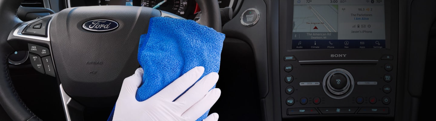 Así es como podrías limpiar superficies de tu auto para eliminar virus y gérmenes