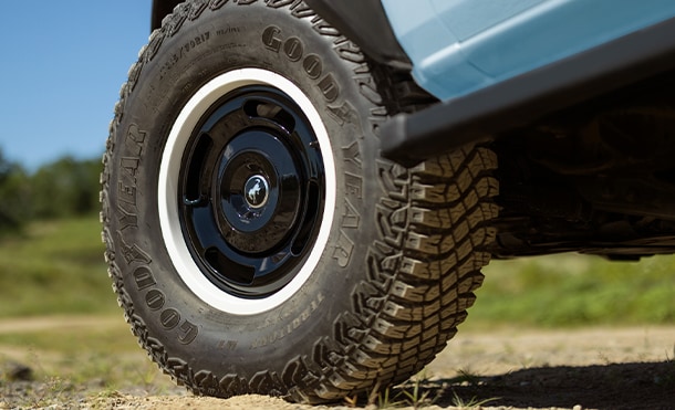 Rines de Aluminio en Color Blanco y Negro de 17 Pulgadas en Ford Bronco Heritage Limited 2023