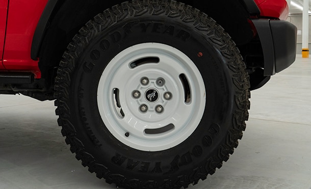 Rines de 17 pulgadas exclusivos de Edición Especial Ford Bronco Heritage 2023, SUV 4x4