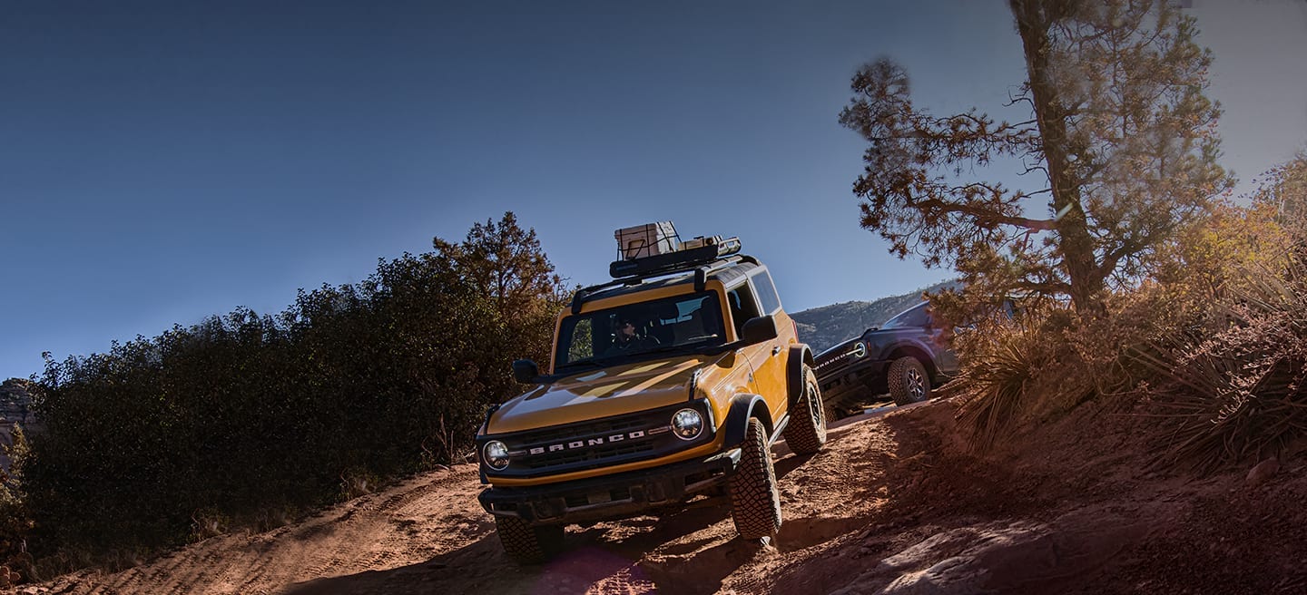 Ford Bronco 2 y 4 Puertas: Ficha Técnica, especificaciones y equipamiento de Camioneta SUV Offroad