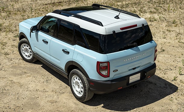 Ford Bronco Sport Heritage 2023 con Techo y Parrilla en Blanco Oxford da Sensación Retro