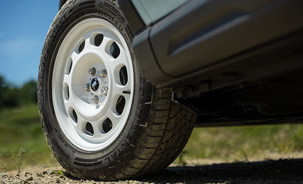 Rines Blancos Dog Dish en Aluminio de Ford Bronco Sport Heritage 2023