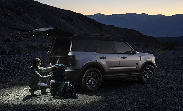 Ford Bronco Sport equipa una poderosa iluminación exterior, ideal para acampar