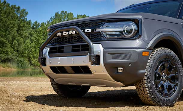 La rediseñada SUV 4x4 Ford Bronco Sport 2025 cuenta con una nueva parrilla y barra disponible