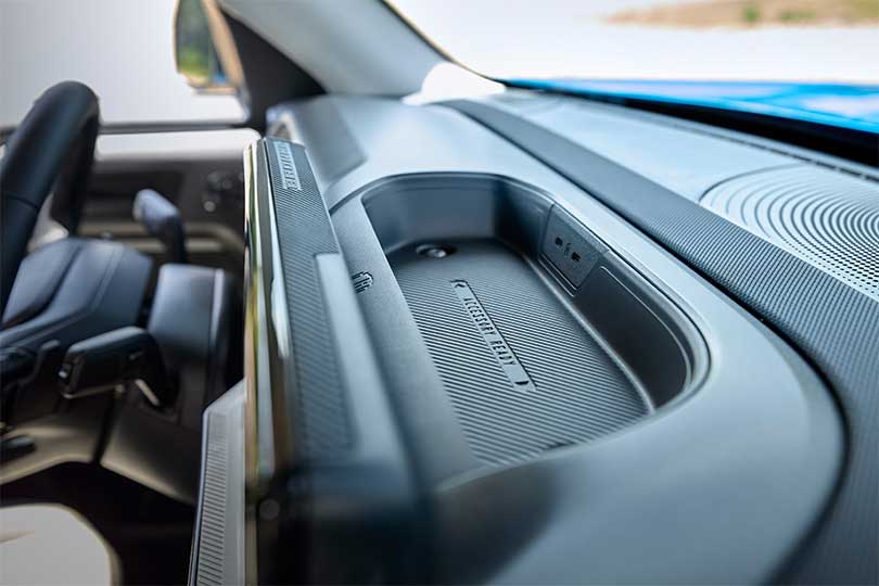 Equipa tu SUV 4x4 con Accesorios gracias a las entradas USB y Capacidad de Ford Bronco Sport 2026