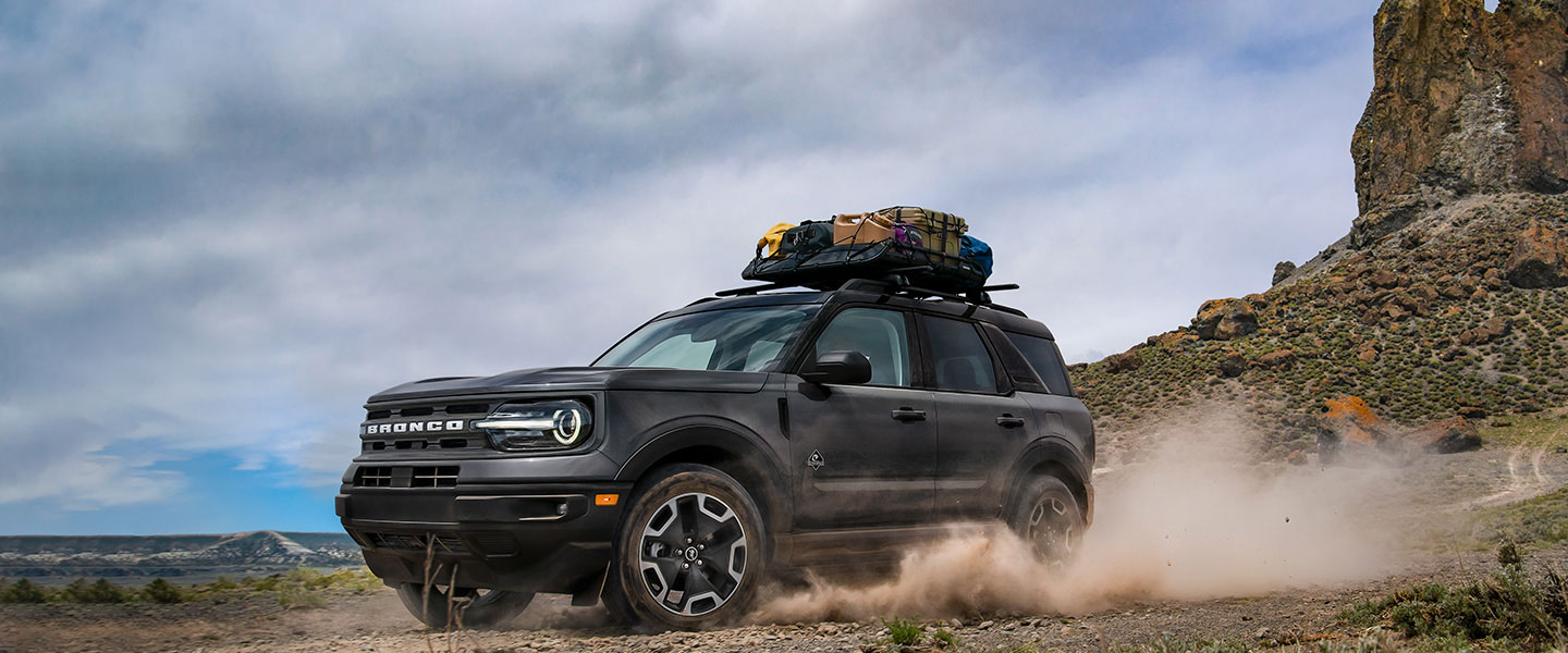 Coloce el Kit de Equipamiento para Ford Bronco Sport con Accesorios para 2 bicicletas