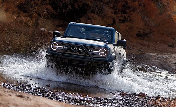 Camioneta SUV Todoterreno Ford Bronco 2023 con airbags frontales y cortina para tu Seguridad